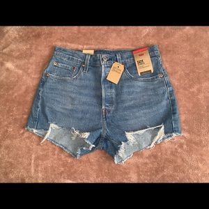 NWT Levi’s Women’s 501 Jean Shorts - Medium Indigo - 29